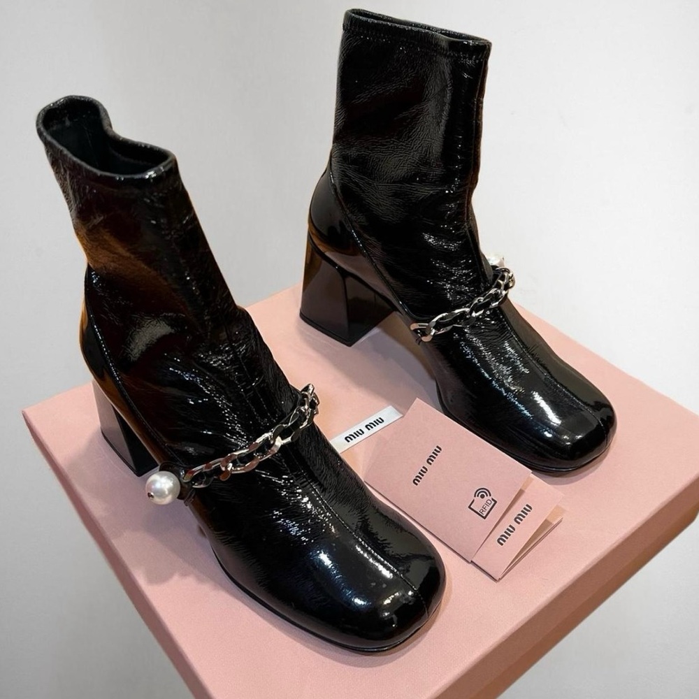 New w Box & Passport Miu Miu Black Patent Leather Chain Pearl Boots size 37.5